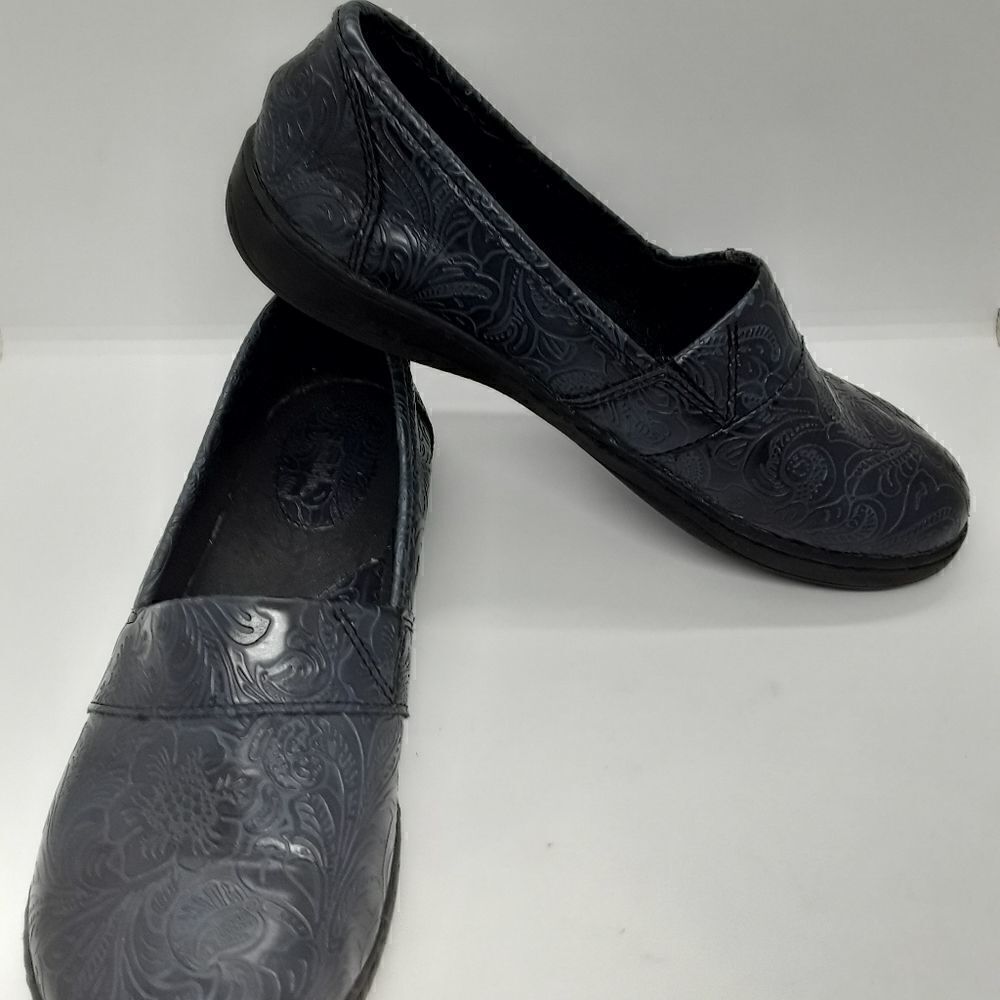 Thom McAn Leather Women's Loafers Navy Blue Color Size 8‎